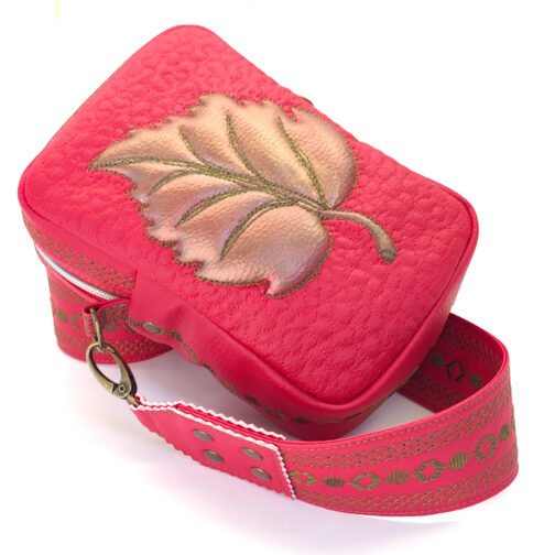 Minibox Aria czerwona saszetka na telefon pikowana saszetka z szerokim paskiem ozdobna mała torebka z grubym paskiem mini torebka damska torebka ręcznie malowana czerwona mała torebka prezent (5)