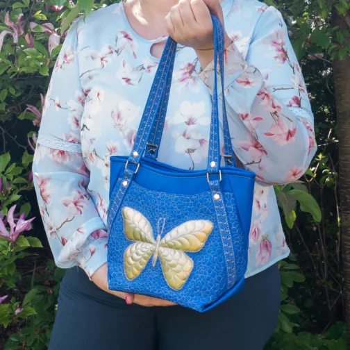elegancka chabrowa torebka damska unikatowa pikowana torebka z motylem torebka na przyjęcie niebieska shopperka