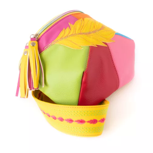 żółta patchworkowa kolorowa torebka nerka damska z szerokim paskiem unikatowa mała torebka boho z chwostami słoneczna torebkonerka z frędzlami