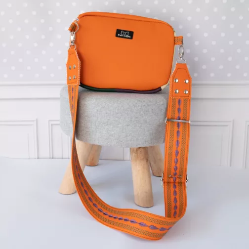 pomarańczowa torebka damska torebkonerka z szerokim paskiem unikatowa pikowana nerka boho z piórkiem mała torebka crossbody z frędzlami