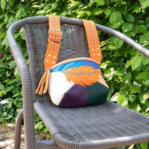 pomarańczowa torebka damska torebkonerka z szerokim paskiem unikatowa pikowana nerka boho z piórkiem mała torebka crossbody z frędzlami