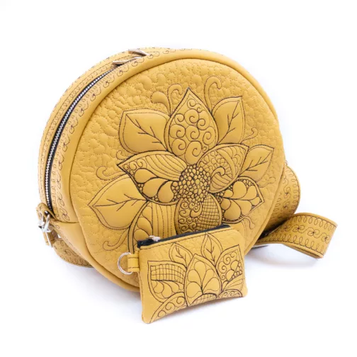 musztardowa żółta okrągła torebka damska na ramię unikatowa polska torebka handmade pikowana okrągła listonoszka damska
