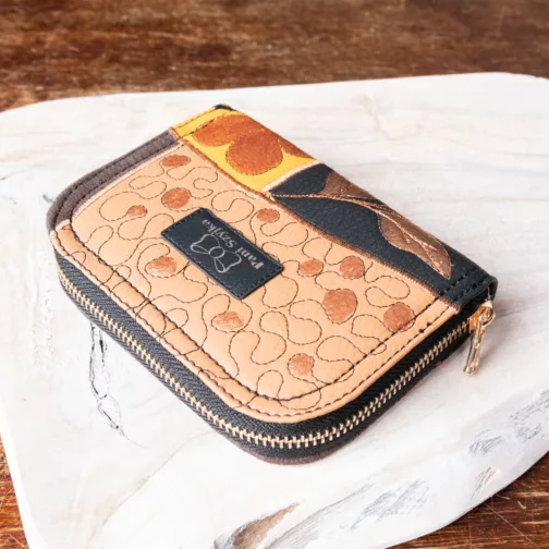 Brązowy średni portfel damski z eko skóry unikatowy portfel damski na zamek ręcznie malowany kolorowy patchworkowy portfel na karty prezent dla kobiety prezent dla niej