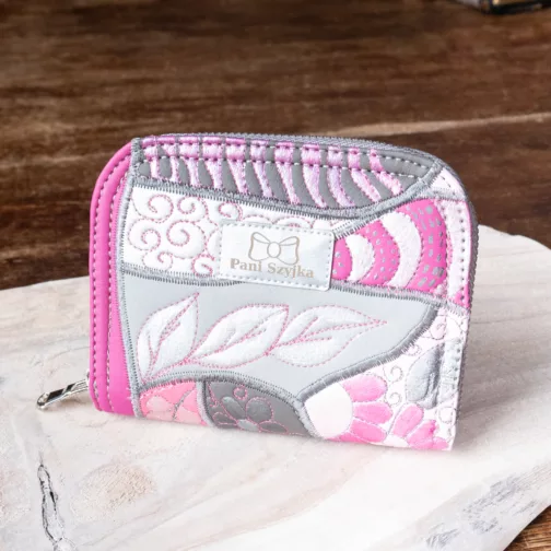 szaro różowy średni portfel damski z eko skóry unikatowy portfel damski na zamek ręcznie malowany kolorowy patchworkowy portfel na karty prezent dla kobiety prezent dla niej