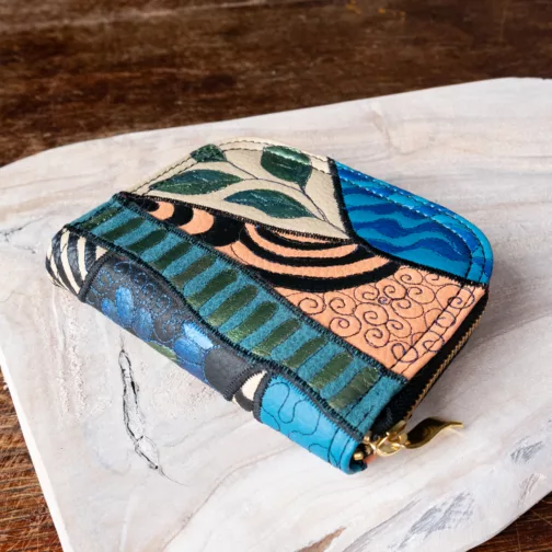Czarno granatowy średni portfel damski z eko skóry unikatowy portfel damski na zamek ręcznie malowany kolorowy patchworkowy portfel na karty prezent dla kobiety prezent dla niej