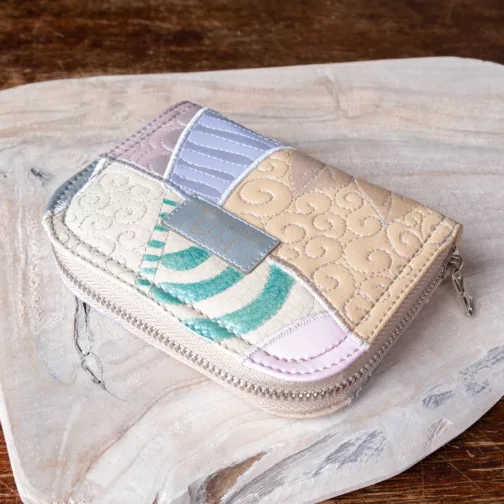 pastelowy średni portfel damski z eko skóry unikatowy portfel damski na zamek ręcznie malowany kolorowy patchworkowy portfel na karty prezent dla kobiety prezent dla niej